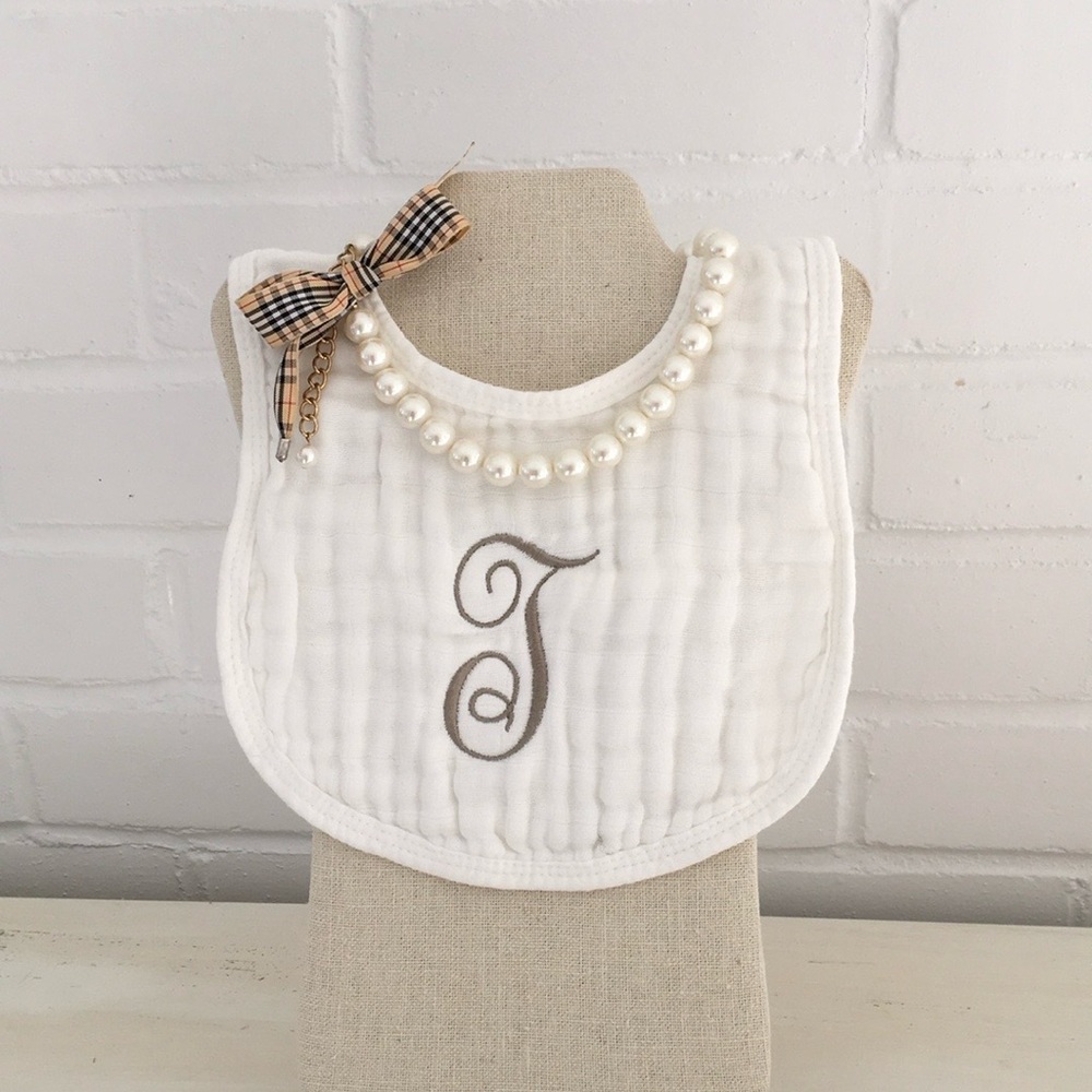 brand new/never worn embroidered personalized initial T baby bib - baby shower